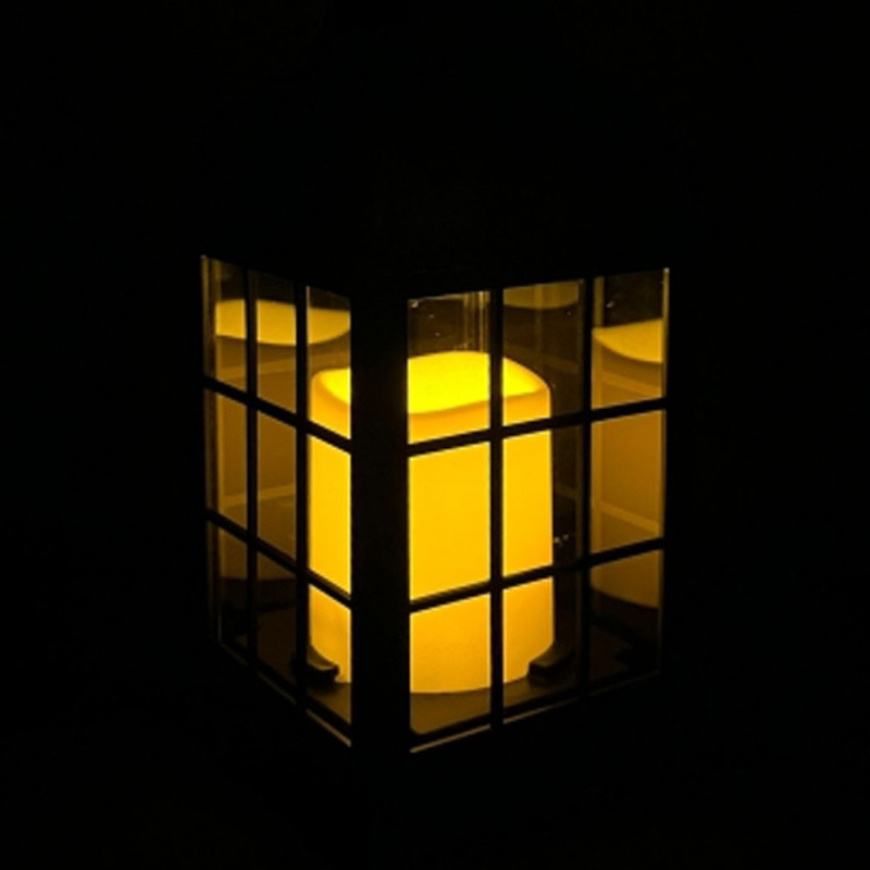 Lampion dekoracyjny z przeszklonymi ściankami w kratkę 10x10x25 cm latarenka czarna znicz Cortina