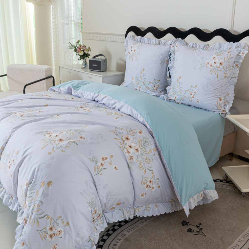 Pościel z falbanką 220x200 mikrofibra Cotton World 3 części niebieska w kwiaty 2905