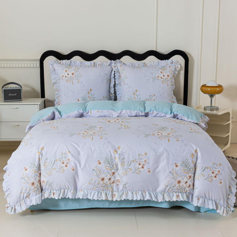 Pościel z falbanką 140x200 mikrofibra Cotton World 2 części niebieska w kwiaty 2905