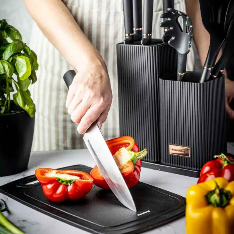 Zestaw noży i przyborów kuchennych w stojaku z deską do krojenia Klausberg KB 7835